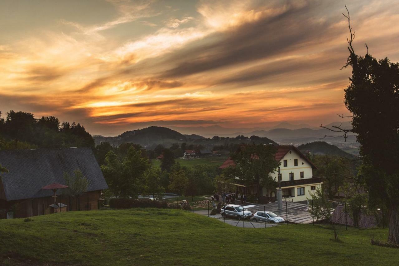Bed and Breakfast Adventure Farm Store Экстерьер фото